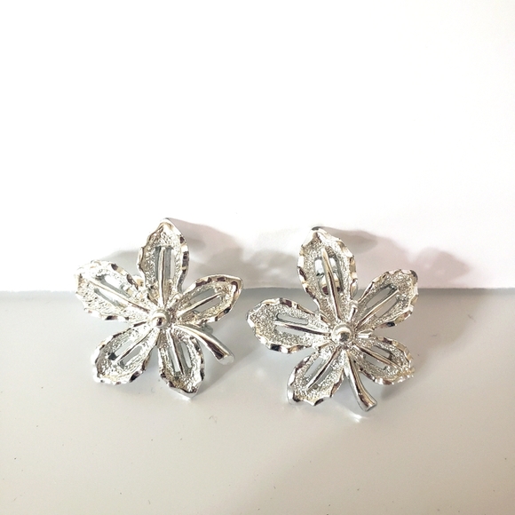 VTG Sarah Coventry clip on earrings - Picture 1 of 5